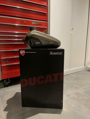 Ducati performance Akrapovic uitlaat