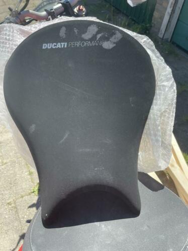 Ducati Streetfighter performance Seat