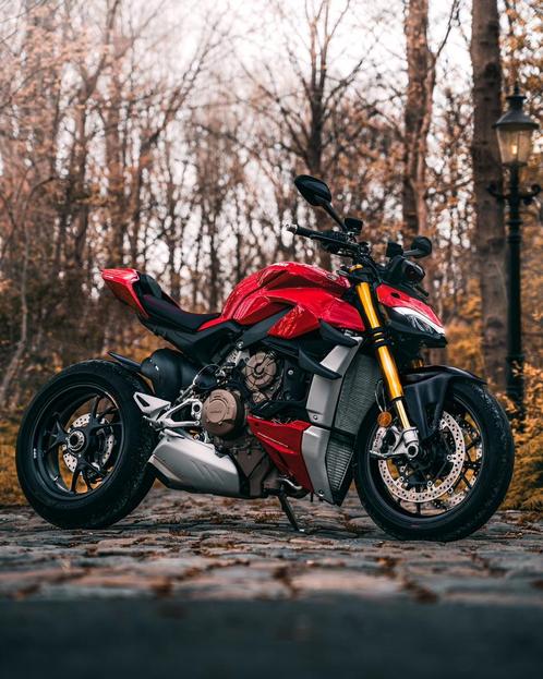 Ducati Streetfighter v4s