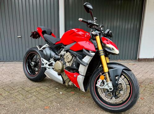 Ducati Streetfighter V4S V4 S in absolute Nieuwstraat