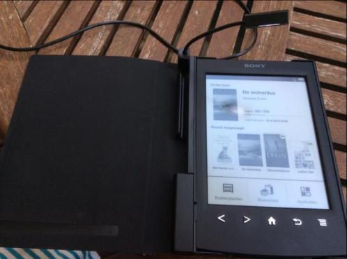 E-reader Sony prs t-2, met lader en orig.ledlamphoes