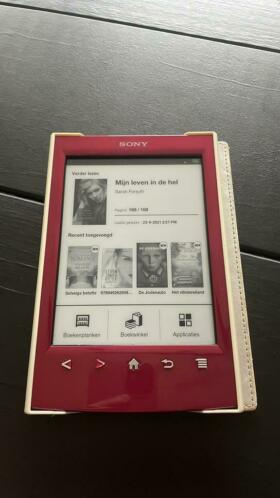 E-reader Sony PRS-T2 rood met officile sleepcover ereader