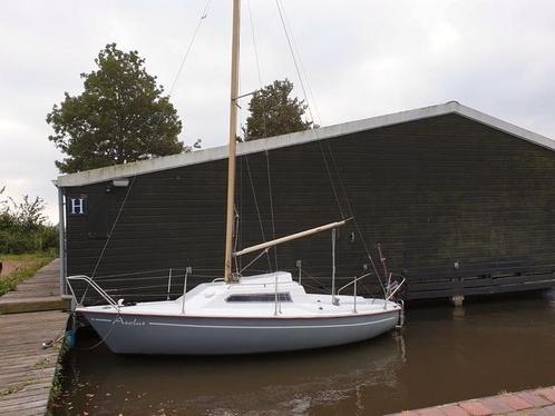 Edel 5 kajuitzeilboot met yamaha motor