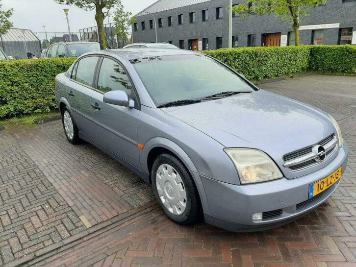 Een KOOPJEOpel Vectra 2.2 16V SDN AUT 2003 Grijs