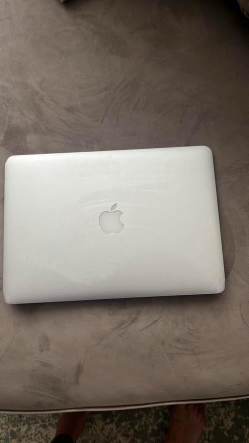 Een MacBook Air 2015 -helaas is hij kapot.