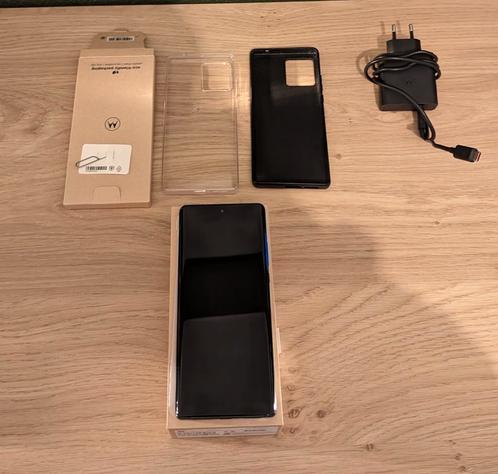 Een zwarte Motorola Edge 30 pro telefoon (Nieuw)