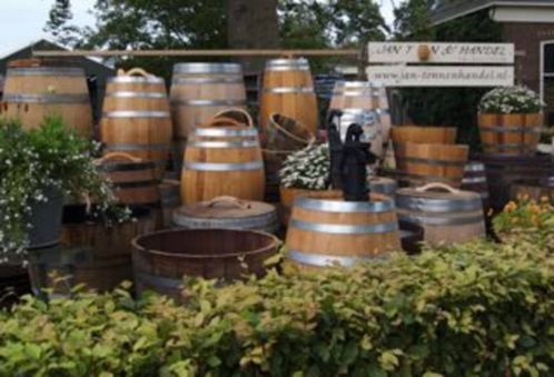 Eiken en kastanje houten regentonnen, bloembakken ,wijnvaten