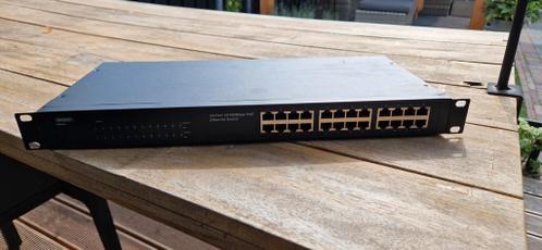 Eminent 24 poorts 100MB PoE switch