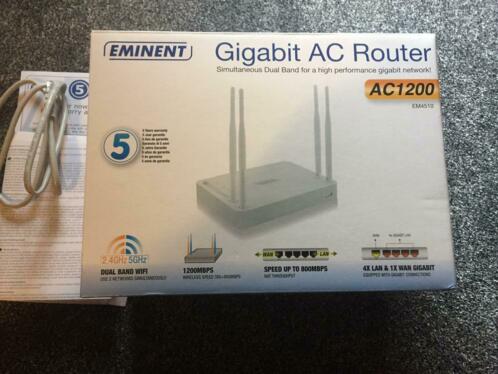 Eminent dual band WiFi router,  2 x dual band WiFi repeater