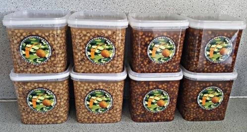 Emmers met slijmende tijgernoten