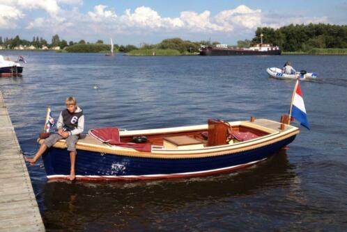 Engelse Sloep type Roamer, een plaatje op het water