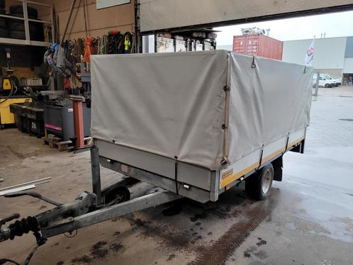 Enkel assige 1350kg geremde aanhanger met huif