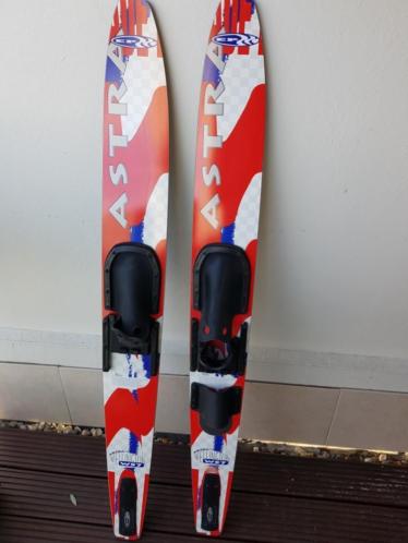 EP junior waterskis nog als nieuw.