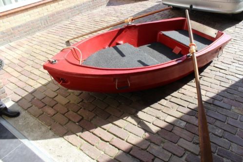 Erg leuke rode roeiboot met 3,3 pk BB. Geheel opgeknapt