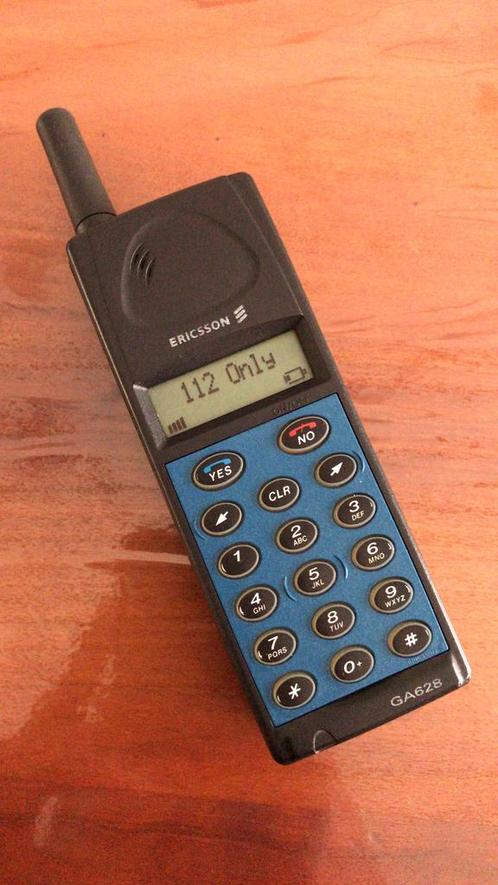 Ericsson GA628 GSM 1997 accessoires Bond 007 retro vintage