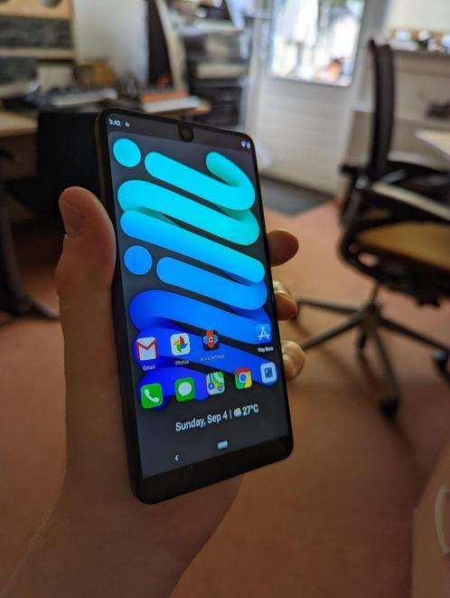 Essential Phone PH-1