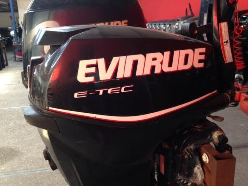 Evinrude 25 pk E-Tec. Kortstaart. E-start. Stuurknuppel.