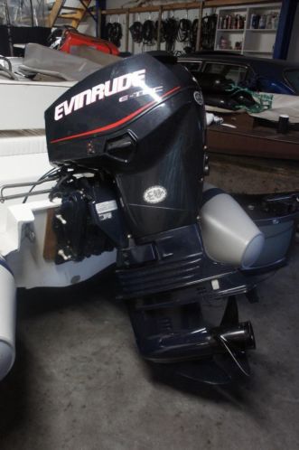 Evinrude 40 pk e tec nieuwstaat