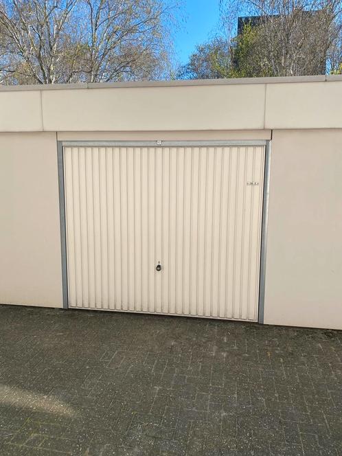 Extra brede garagebox (3,60 meter) te huur Eindhoven Woensel
