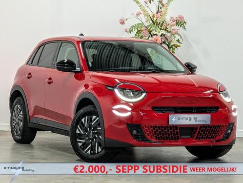 Fiat 600e 54 kWh 156 pk RED, Privacy Glass, 4-Seizoensbanden
