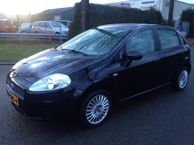 Fiat Grande Punto 1.4-16V Dynamic blue and me