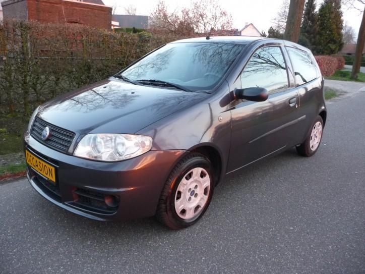 Fiat Punto 1.2 03904 SportSound 90dkm Zr mooi (bj 2004)