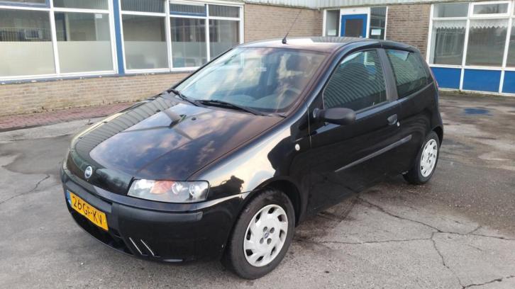 Fiat Punto 1.2 3DR 2000 Zwart