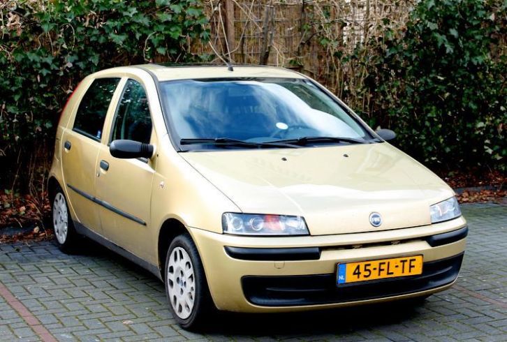 Fiat Punto 1.2 5DR 2000 Geel met nieuwe APK