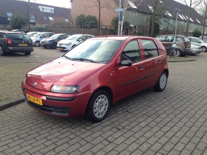 Fiat Punto 1.2 5DR 2002 Rood AIRCO