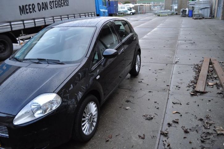 Fiat Punto 1.4 16V 5DR 2009 Zwart 31851 km