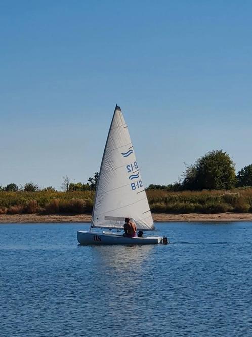 Finnjol met strandtrailer en wegtrailer incl zeilen.