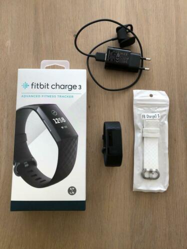 fitbit charge 3 - activity tracker - zwart en wit bandje.