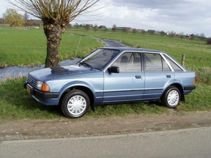 Ford Escort 1.3 L 1983 Blauw