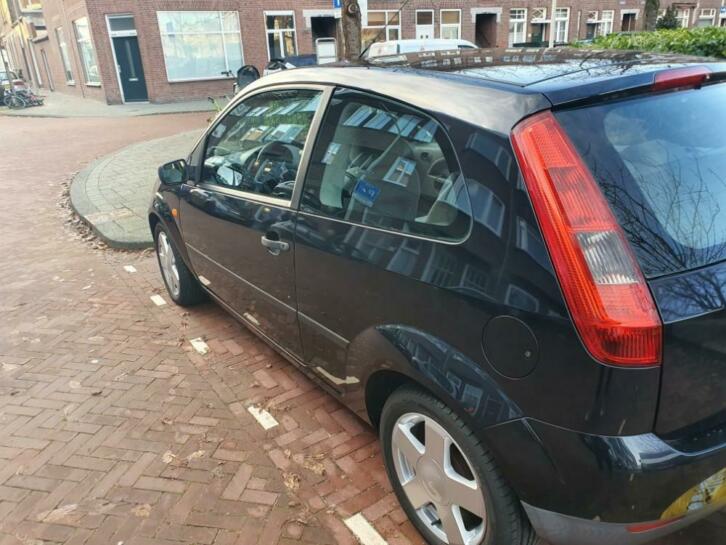 Ford Fiesta 1.25 16V 3DR 2003 Zwart, airco, goede staat.
