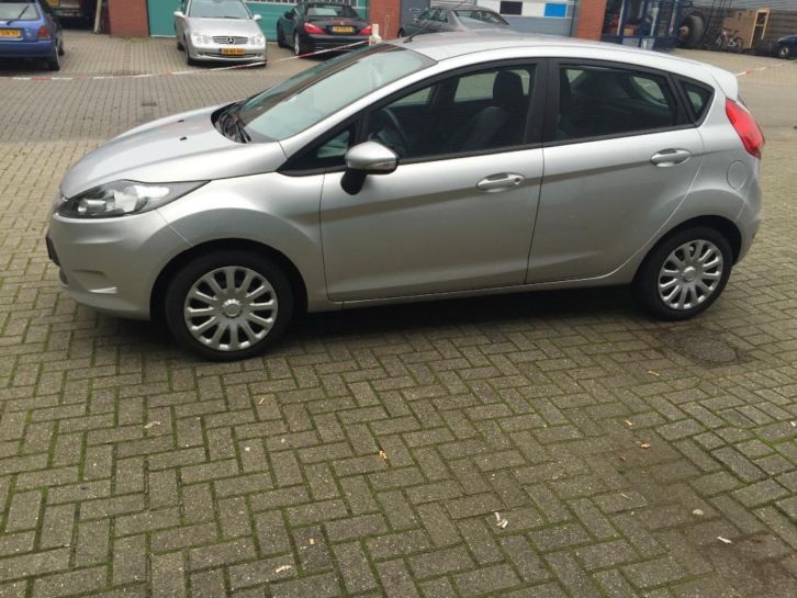 FORD FIESTA 1.25 5DR 41000km AIRCO (BJ 2010)
