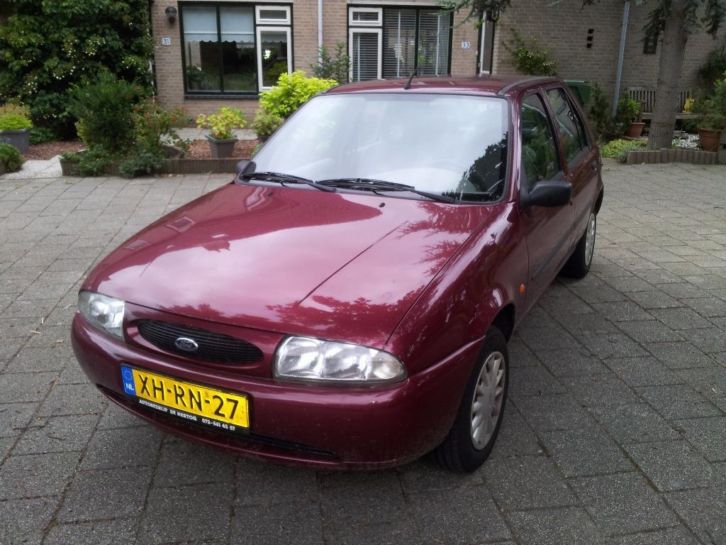 Ford Fiesta 1.25 I 5DR 1998 Rood
