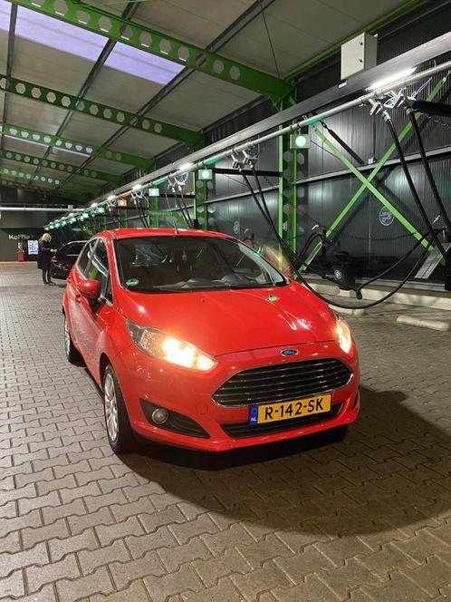 Ford Fiesta 1.25 Style 2014 Rood 82PK65kW