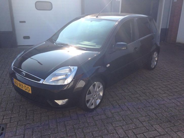 Ford Fiesta 1.3 8V 5DR 2005 Zwart Airco Dealer onderhouden