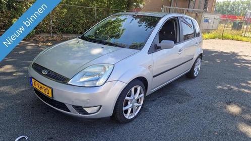 Ford Fiesta 1.3 Futura NETTE AUTO RIJDT EN SCHAKELT GOED