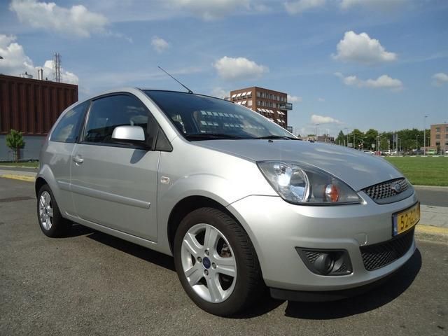Ford Fiesta 1.3 futura xl 8V 3DR 2008 Grijs