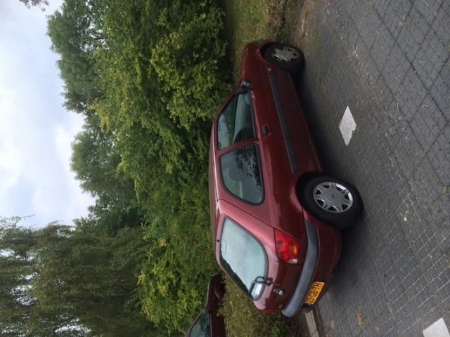 Ford Fiesta 1.3 I 3DR 2000 Rood