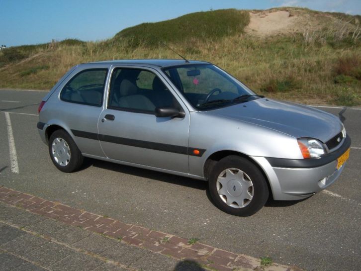 Ford Fiesta 1.3 I 3DR 2001 Grijs