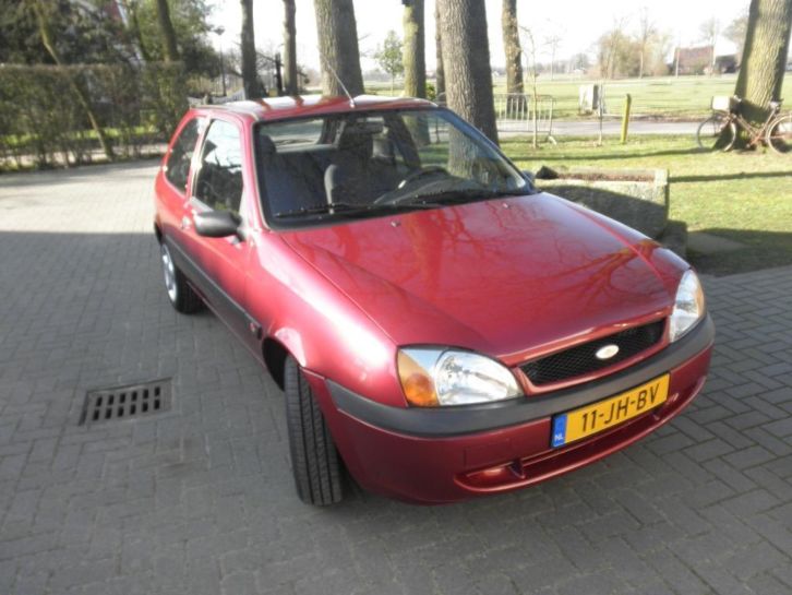 Ford Fiesta 1.3 I 3DR 2002 Rood