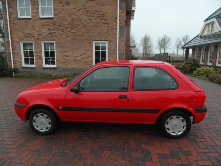 Ford Fiesta 1.3 I 3DR 2002 Rood 