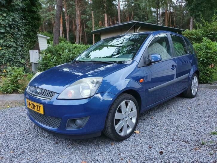 Ford Fiesta 1.6 100pk Ghia dealer onderhouden