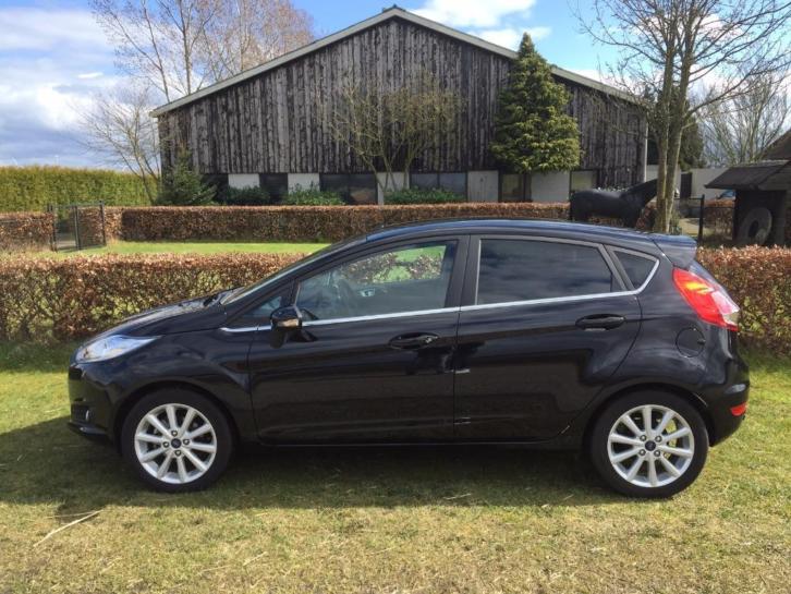 Ford Fiesta ECOBOOST TITANIUM  Navigatie, BJ 11-2015 4200km