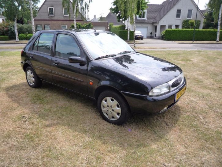 Ford Fiesta Ghia 1.25 5drs 1998 Zwart 118500 km APK 21042016