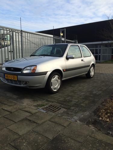 FORD FIESTA met airco en trekhaak 
