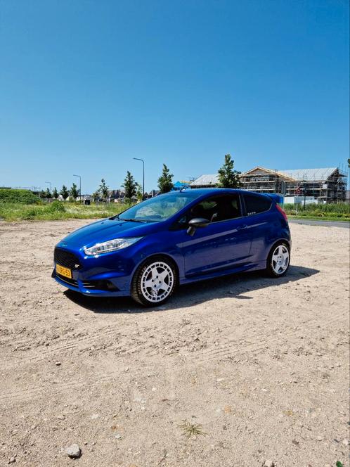 Ford Fiesta ST-2 1.6 182PK 3DR 2013 custom uitlaat systeem