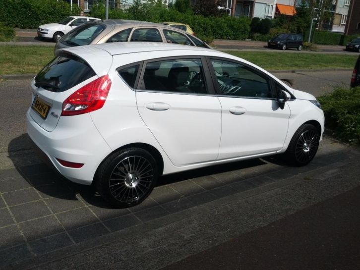 Ford Fiesta Titanium 1.25 44KW 5DR 2012 Wit